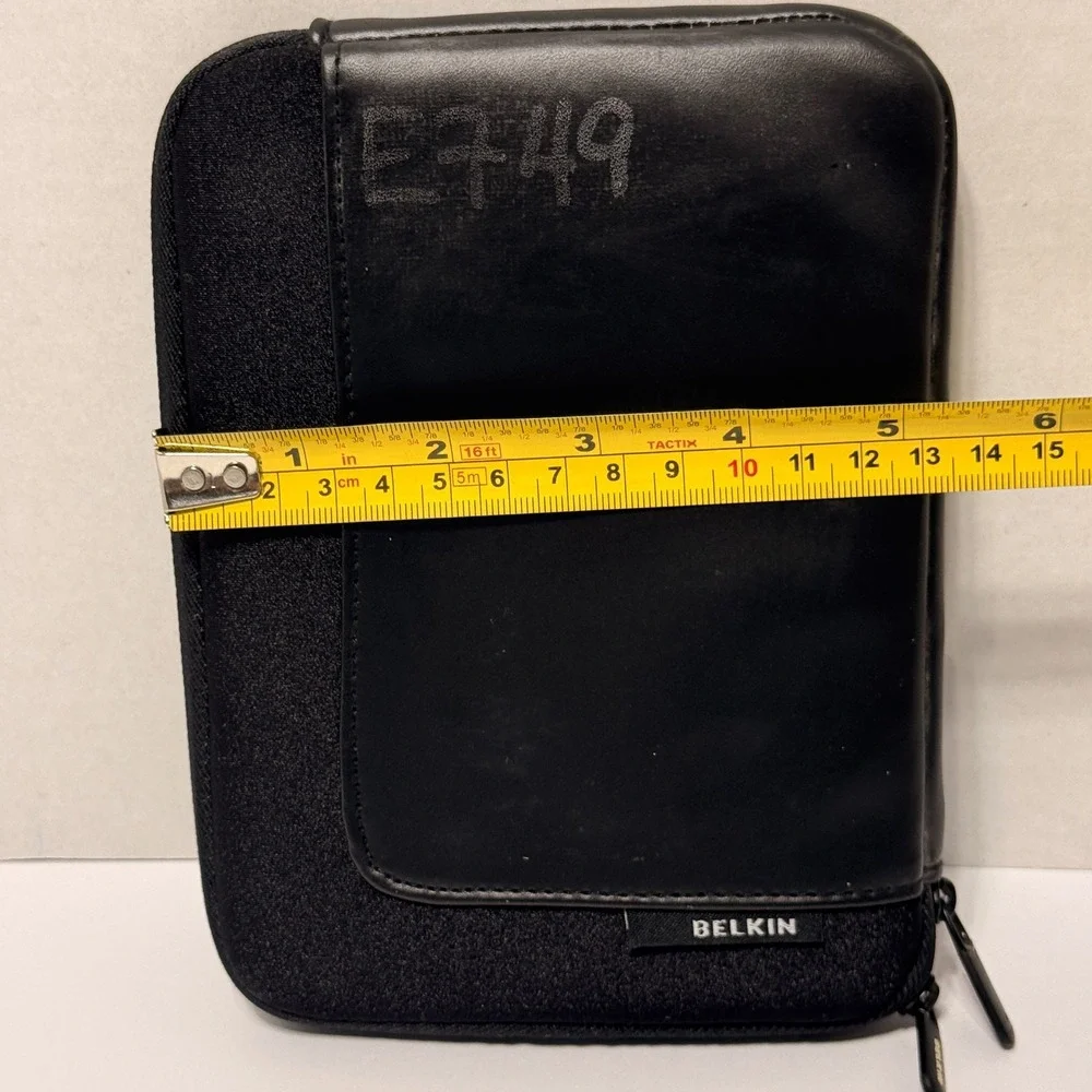 Belkin Black Padded Tablet Sleeve Zippered Case Minimalist Tech Cover 6 In Wide